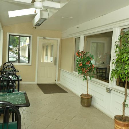 Whitney Inn & Suites Hamden Extérieur photo