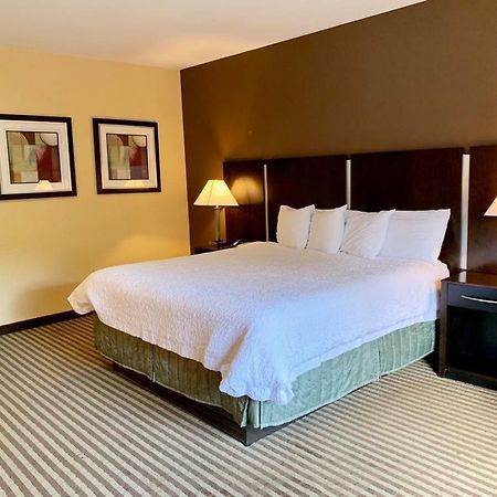 Whitney Inn & Suites Hamden Extérieur photo