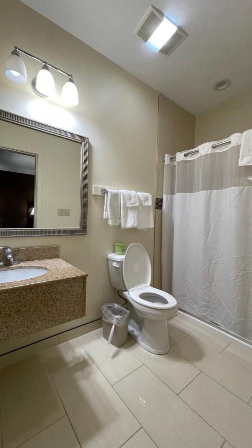 Whitney Inn & Suites Hamden Extérieur photo