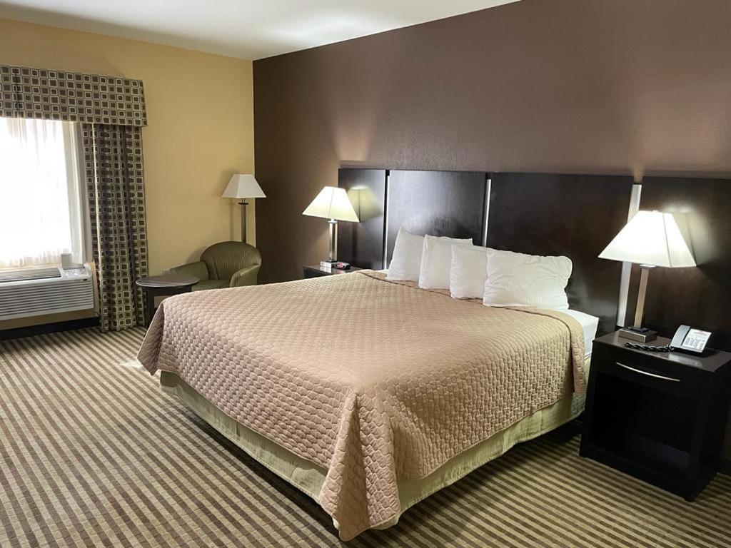 Whitney Inn & Suites Hamden Extérieur photo