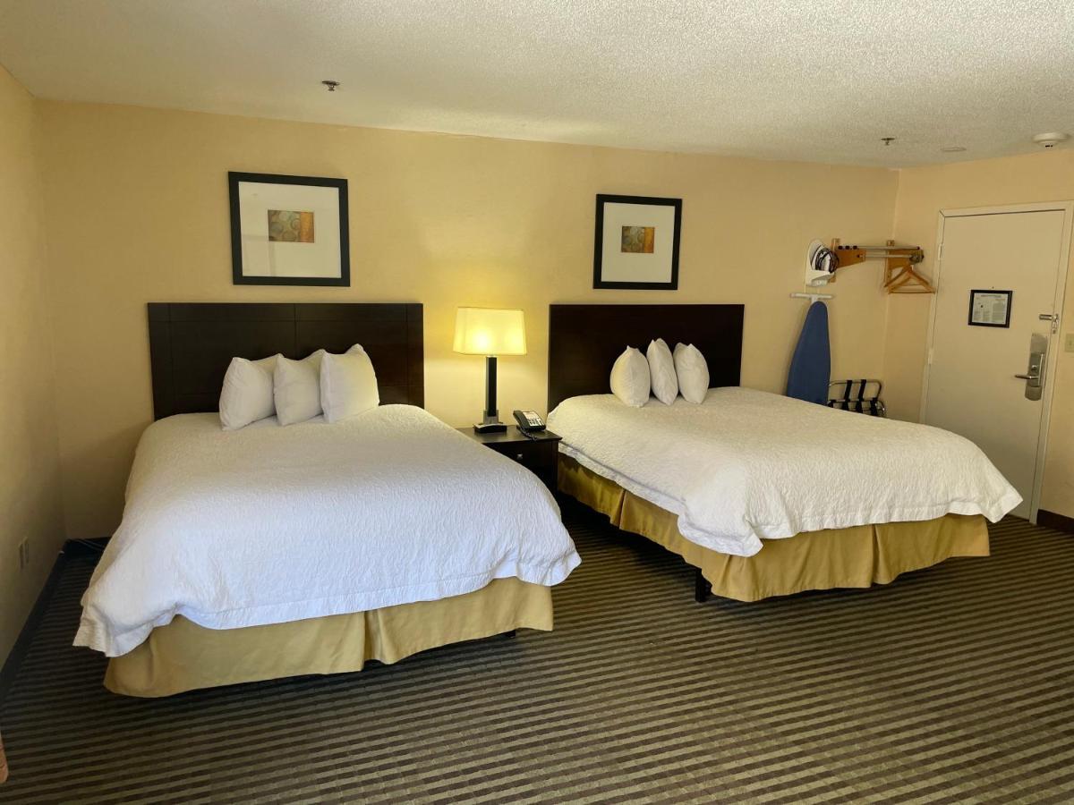 Whitney Inn & Suites Hamden Extérieur photo