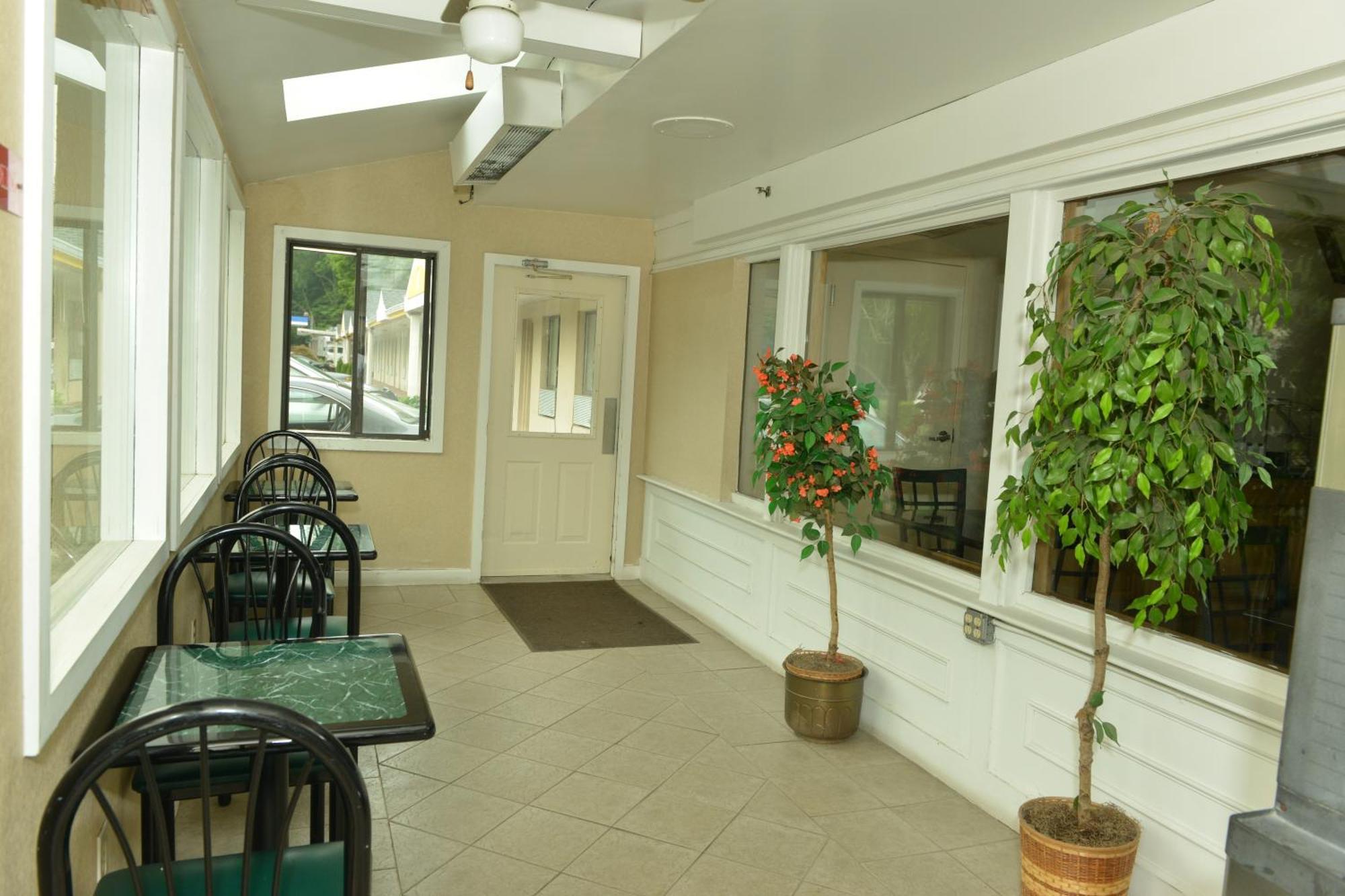 Whitney Inn & Suites Hamden Extérieur photo