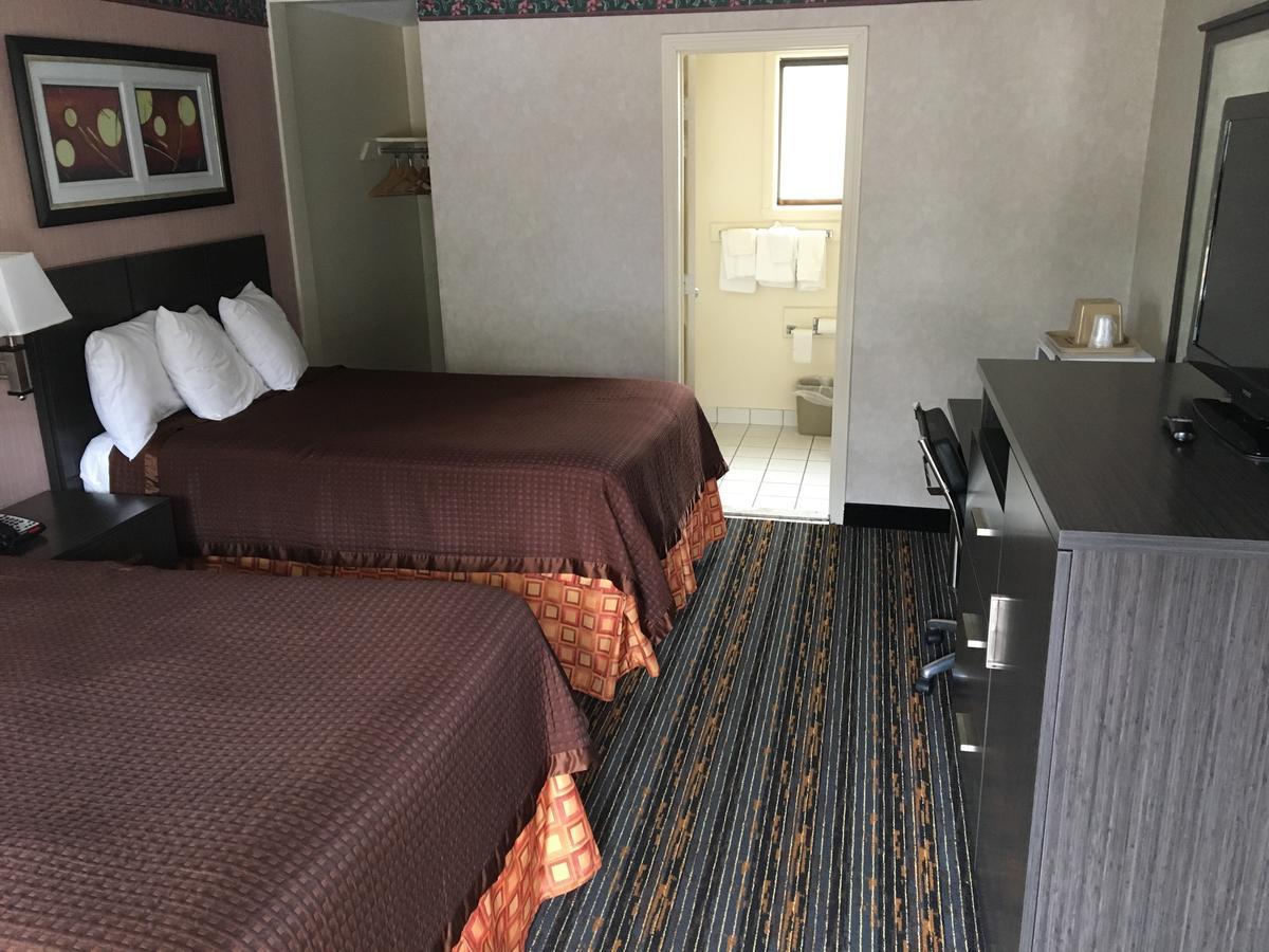 Whitney Inn & Suites Hamden Extérieur photo