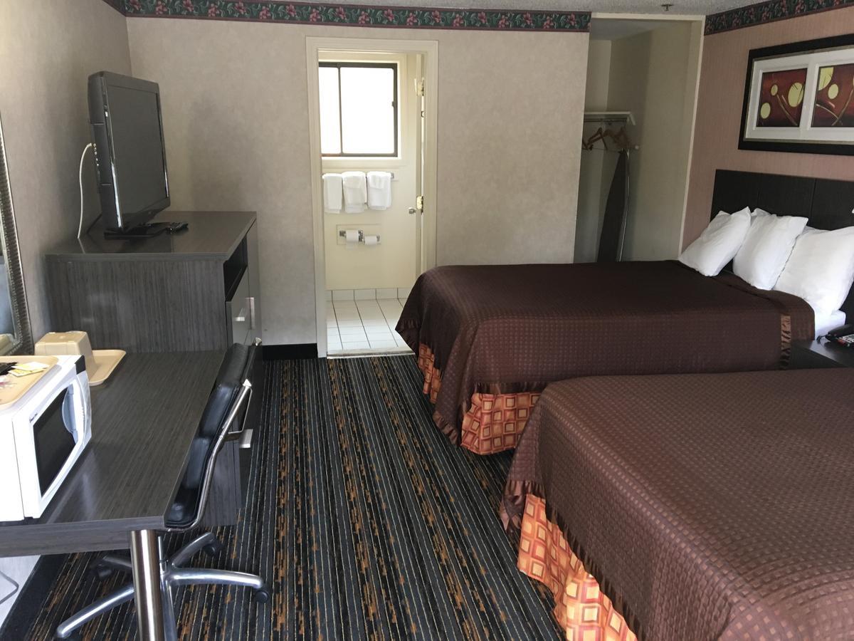Whitney Inn & Suites Hamden Extérieur photo