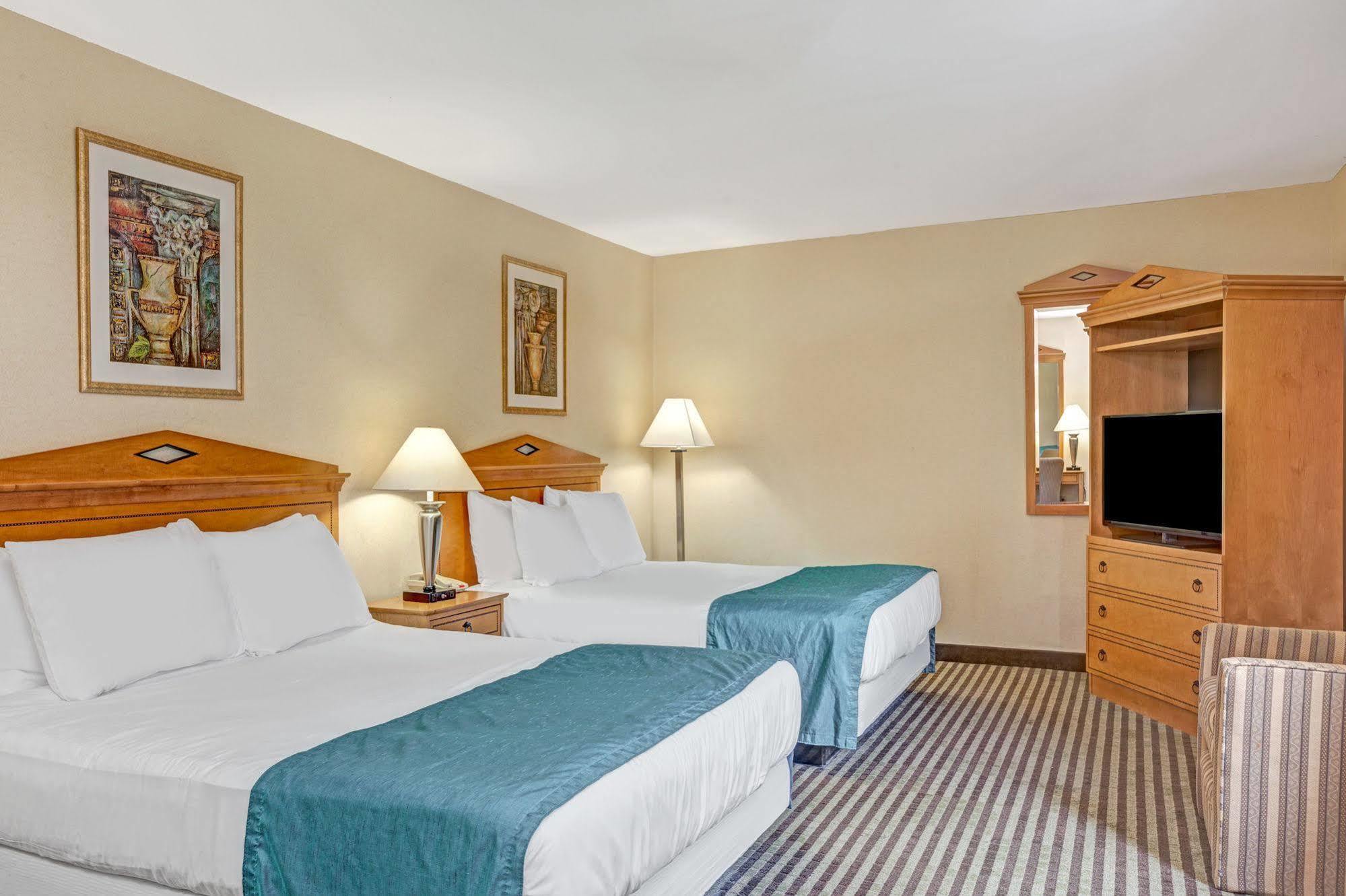 Whitney Inn & Suites Hamden Extérieur photo