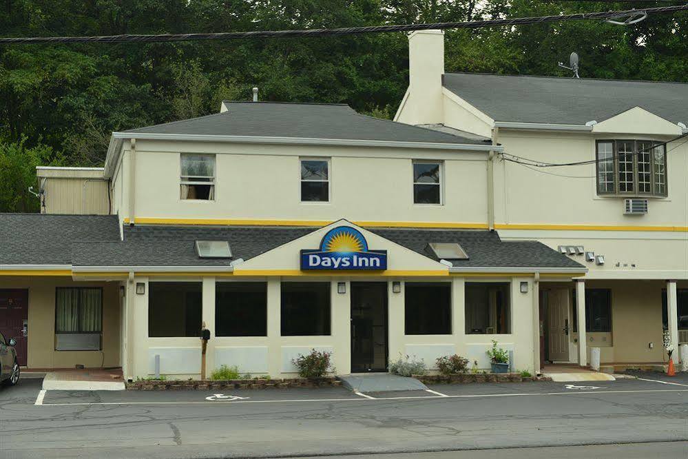 Whitney Inn & Suites Hamden Extérieur photo