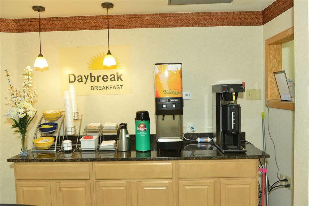 Whitney Inn & Suites Hamden Extérieur photo