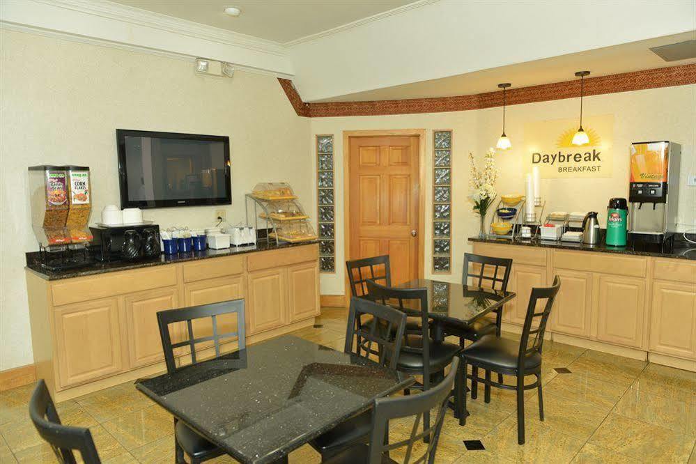 Whitney Inn & Suites Hamden Extérieur photo