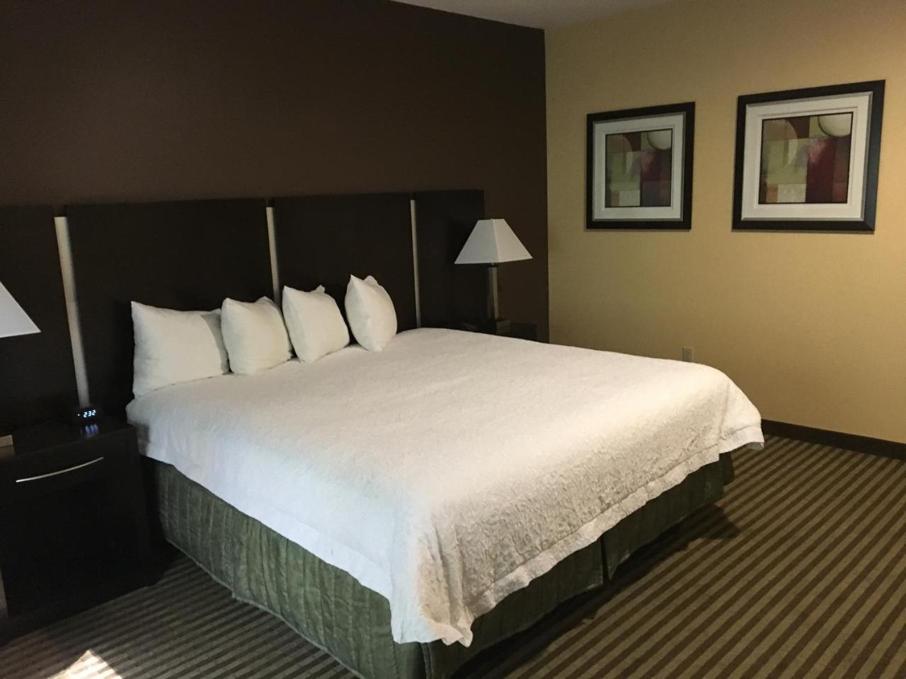 Whitney Inn & Suites Hamden Extérieur photo