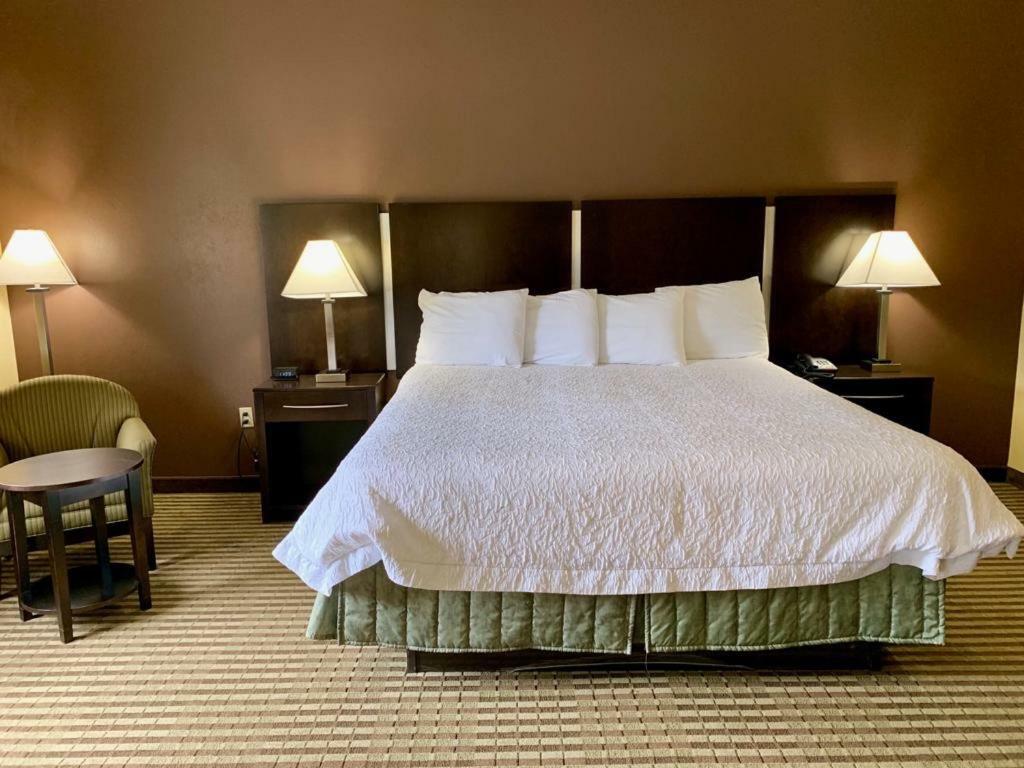 Whitney Inn & Suites Hamden Extérieur photo